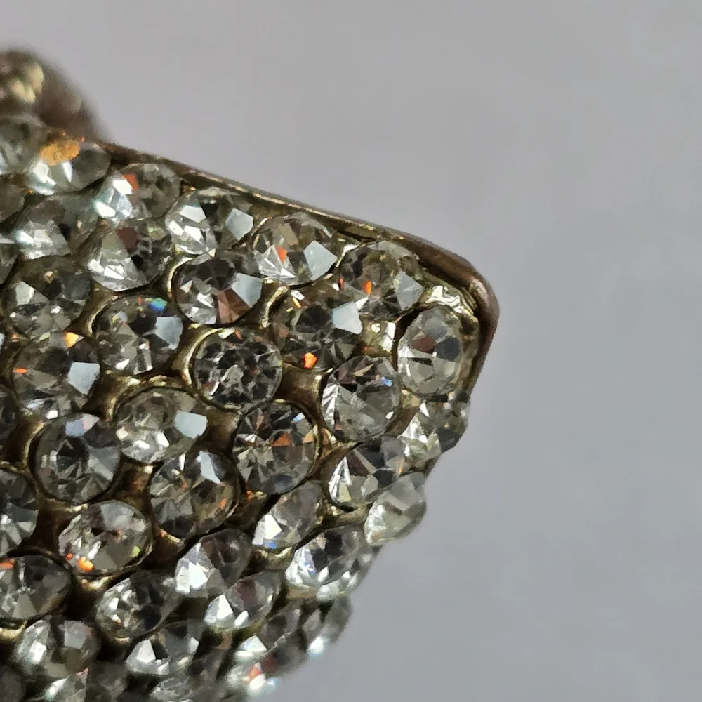 Big ring sparkly clear rhinestones copper tone elastic band stretch adjustable